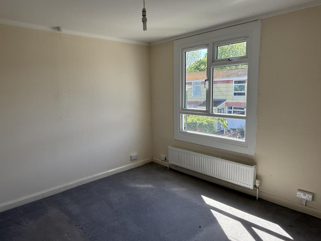 Lot: 52 - HOUSE IN NEED OF IMPROVEMENT - Bedroom 1 of House in Need of Improvement
